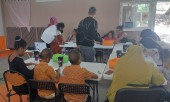 Présentation du Fort Vauban et la création graphique de badges pour des familles du quartier Pissevin avec l’association PASEO.